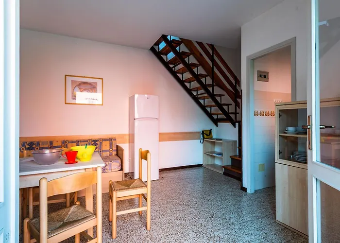 Charming Townhouse With Garden And Pool Apartman *