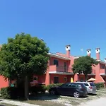 Charming Townhouse With Garden And Pool