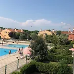 Charming Townhouse With Garden And Pool Lägenhet *