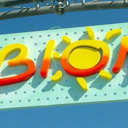 Charming Townhouse With Garden And Pool Apartment *