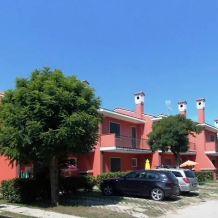 Charming Townhouse With Garden And Pool
