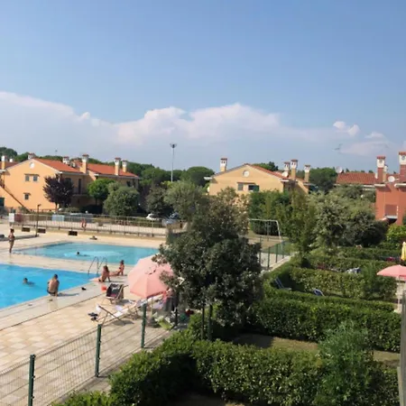 Charming Townhouse With Garden And Pool Апартаменти *