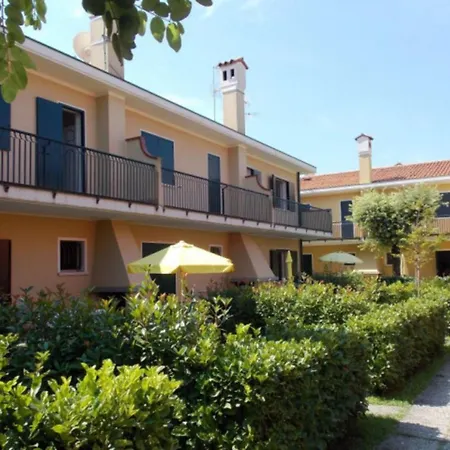 Διαμέρισμα Charming Townhouse With Garden And Pool *