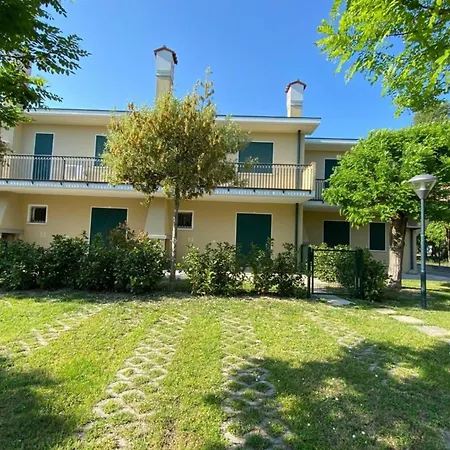 Apartment Charming Townhouse With Garden And Pool Bibione