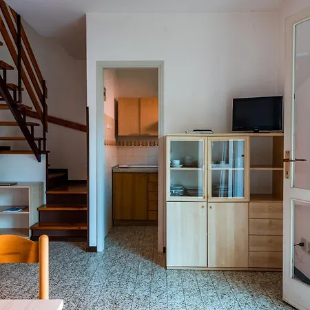 Charming Townhouse With Garden And Pool Бібіоне