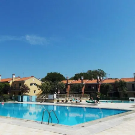 Charming Townhouse With Garden And Pool Διαμέρισμα