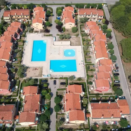 Apartment Charming Townhouse With Garden And Pool