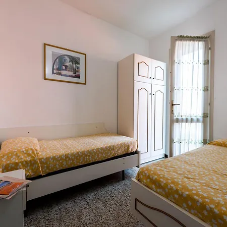 Charming Townhouse With Garden And Pool דירה