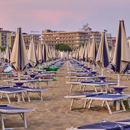 Charming Townhouse With Garden And Pool *